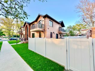 57-05 254th St, Little Neck, NY 11362