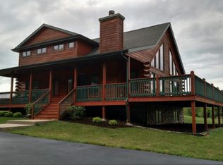 7330 N Crestview Rd, Stillman Valley, IL 61084