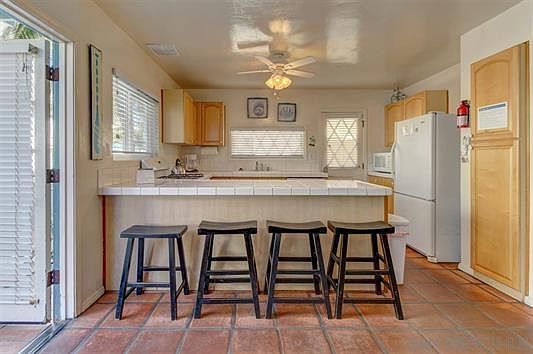 Open kitchen with breakfast bar