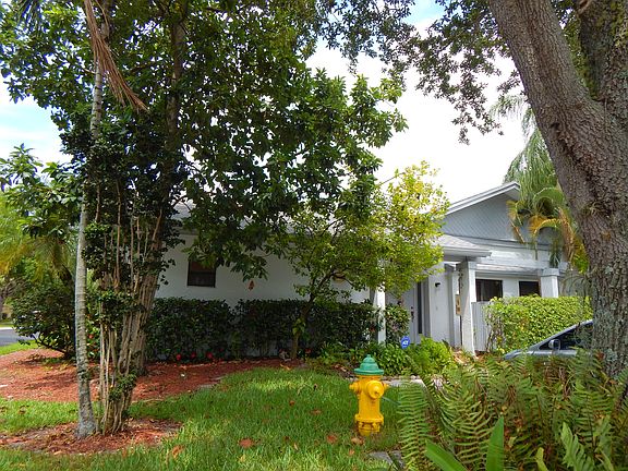 2nd image of 4449 Carambola Cir S