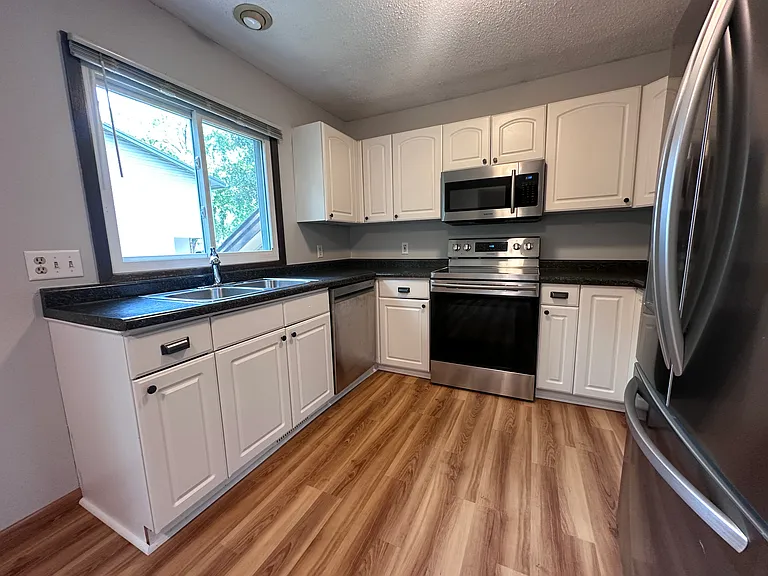 15229 Buchanan Ct — Photo 10