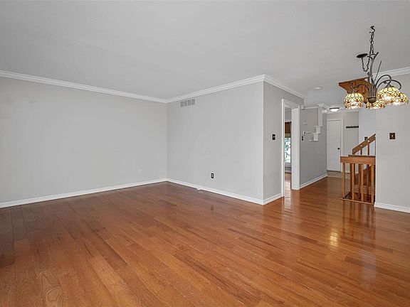 5th image of 634 Painted Vista Dr