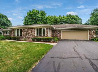 5851 Inverness Dr, Rockford, IL 61107