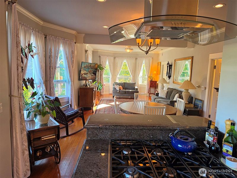 3rd image of 7652 E Green Lake Drive N