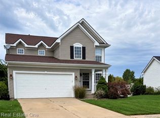 3659 Sugarbush Dr, Howell, MI 48843