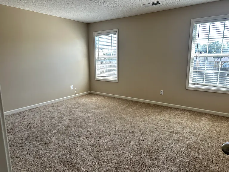 3944 Winthrop Dr — Photo 32