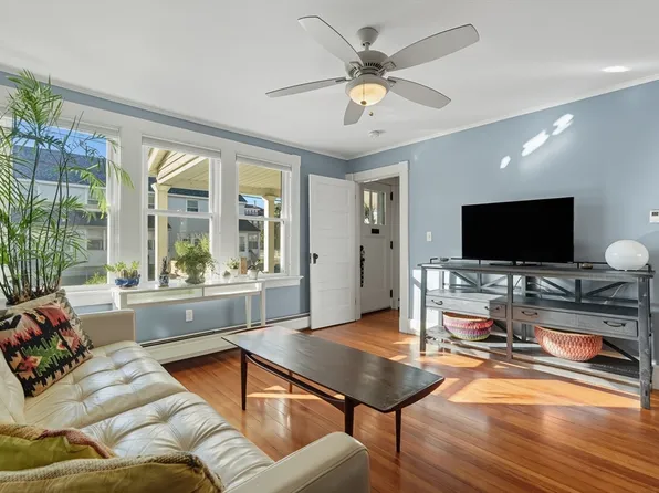 5 Grant St #5, Easthampton, MA 01027