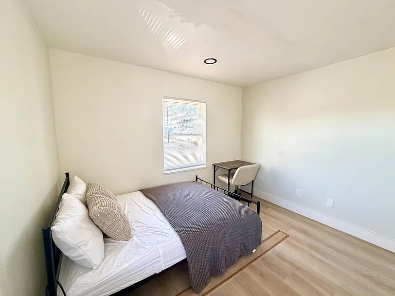 Solar Dr — Photo 2