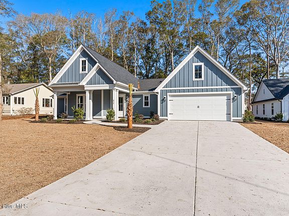 3rd image of 824 Shoreline Drive W