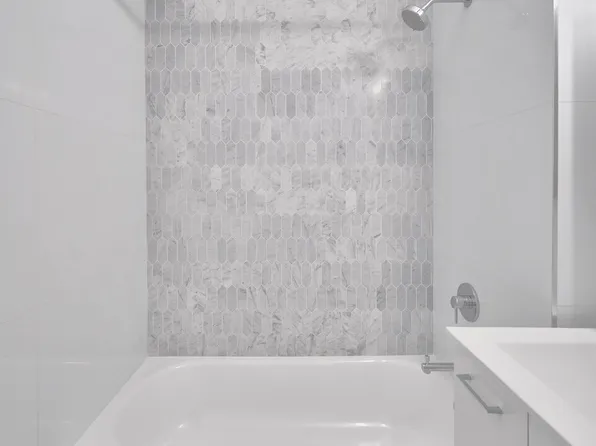 160 Riverside Boulevard image 14 of 14