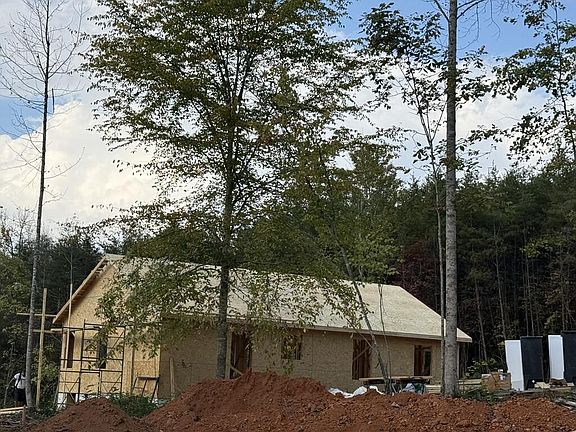 5th image of 227 Pine Ridge Dr