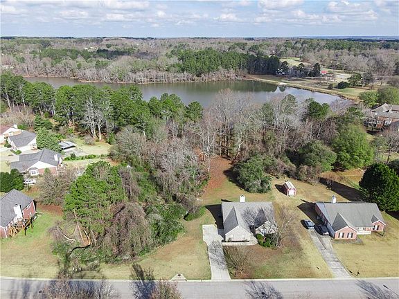 2nd image of 719 Overlook Dr