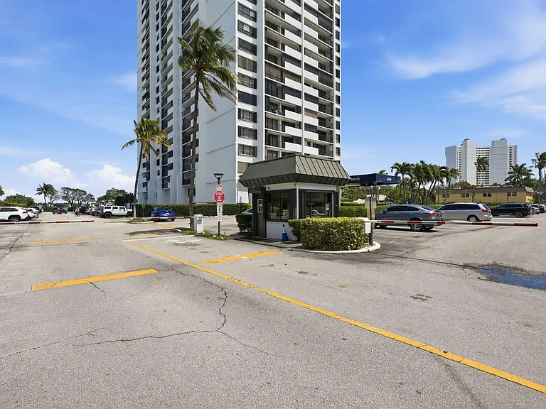 5600 N Flagler Dr #1110 — Photo 4
