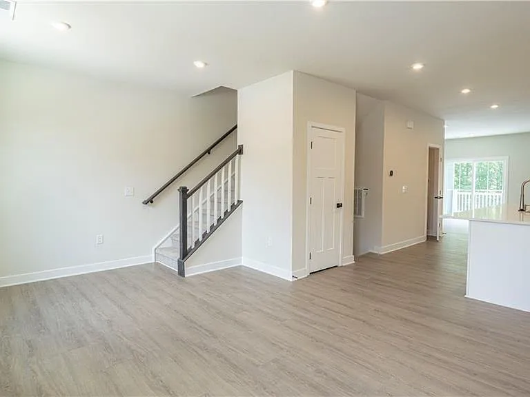 961 Woods Chapel Rd — Photo 3