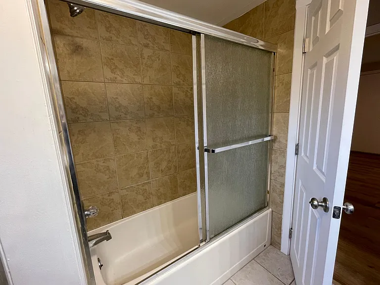 Shower/Tub