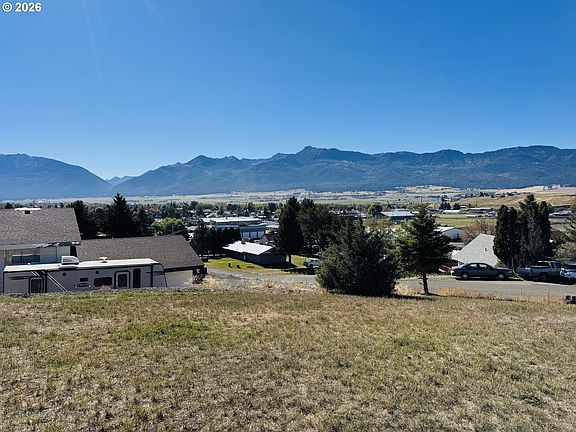 4th image of Hyland Dr