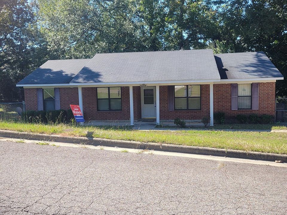 1st image of 3319 Saddlebrook Dr