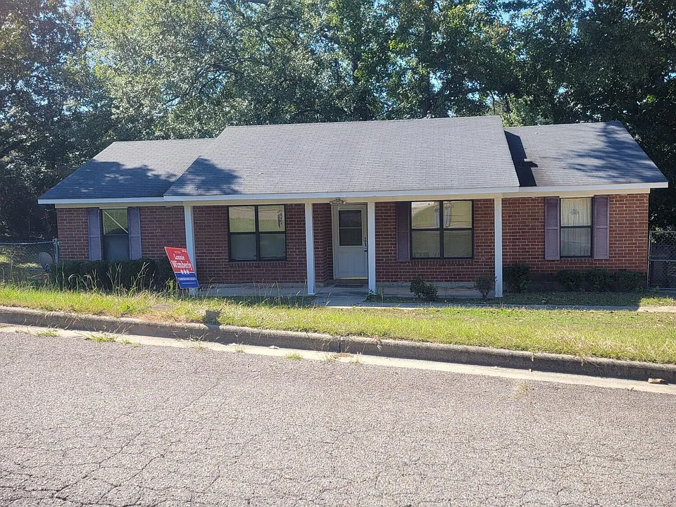 3319 Saddlebrook Dr