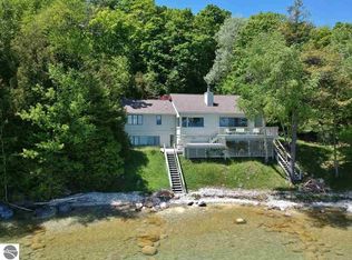 897 S Nanagosa Trl, Suttons Bay, MI 49682