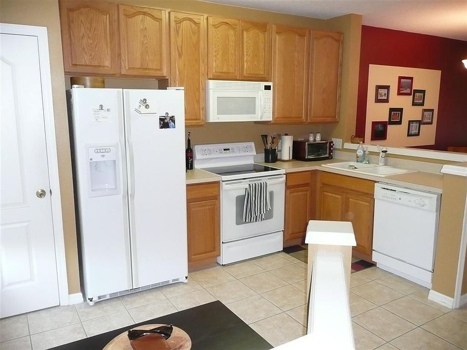 Upgraded cabinets and tile floors!