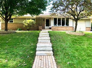 1515 N 119th St, Wauwatosa, WI 53226
