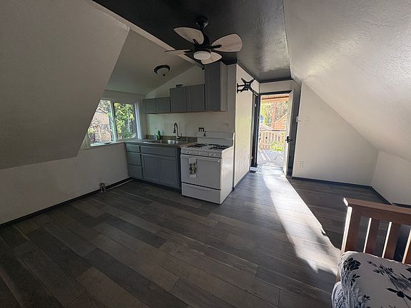 5th image of 434 Eureka Dr #11