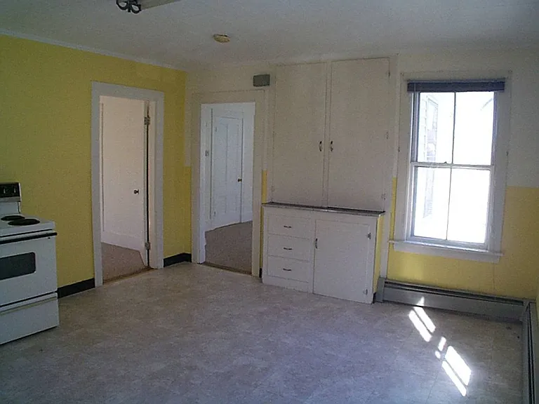 11-13 Oak St — Photo 4