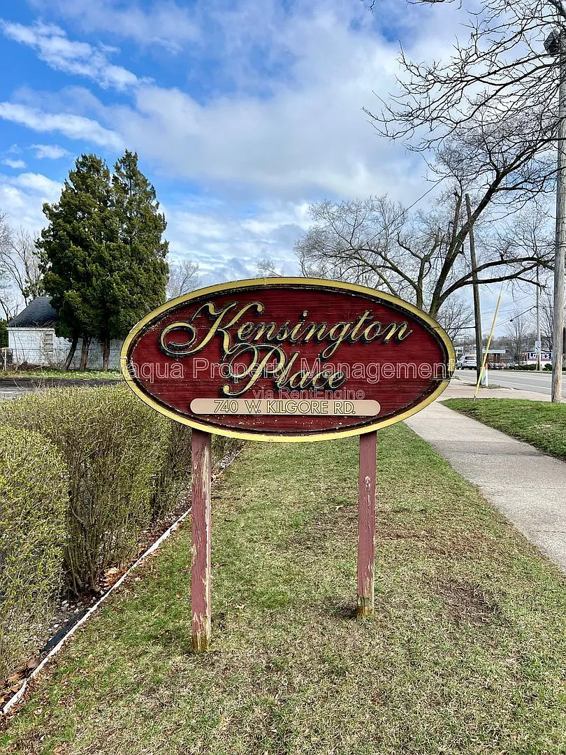 2 bed, 1.0 bath, $950 — Photo 1