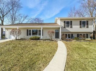740 Maywood Ln, Hoffman Estates, IL 60169