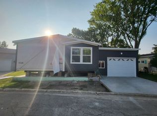 1143 Country Club Rd, Elgin, IL 60123