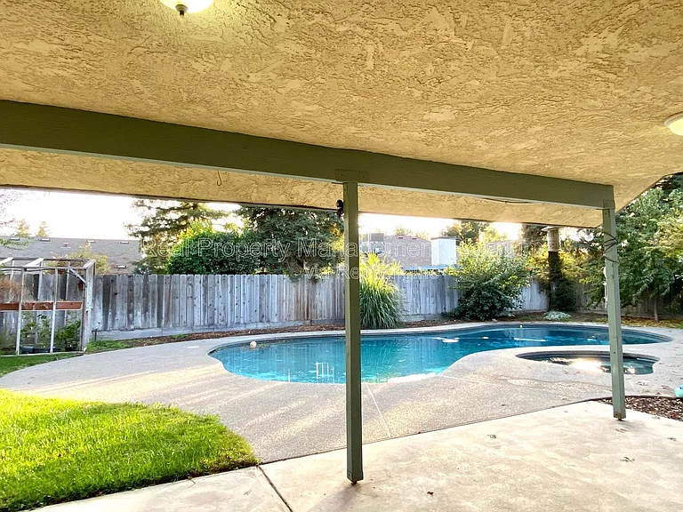 672 W Ellery Ave — Photo 14