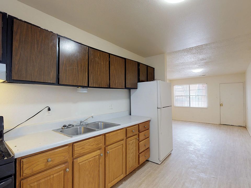 1st image of 419 Vassar Dr SE Unit 20