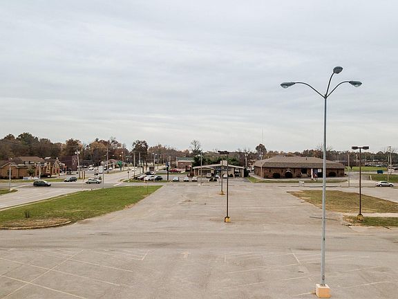 5th image of 3406 Broadway St