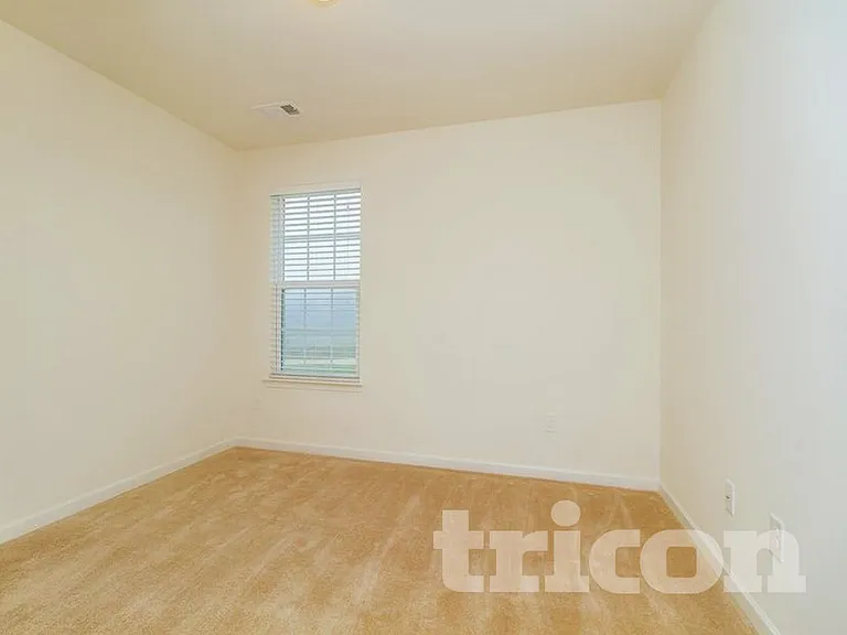 112 Hackney Ln — Photo 6