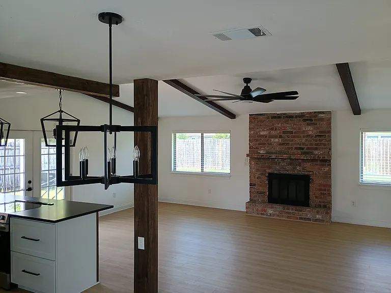 214 Scott Dr — Photo 7