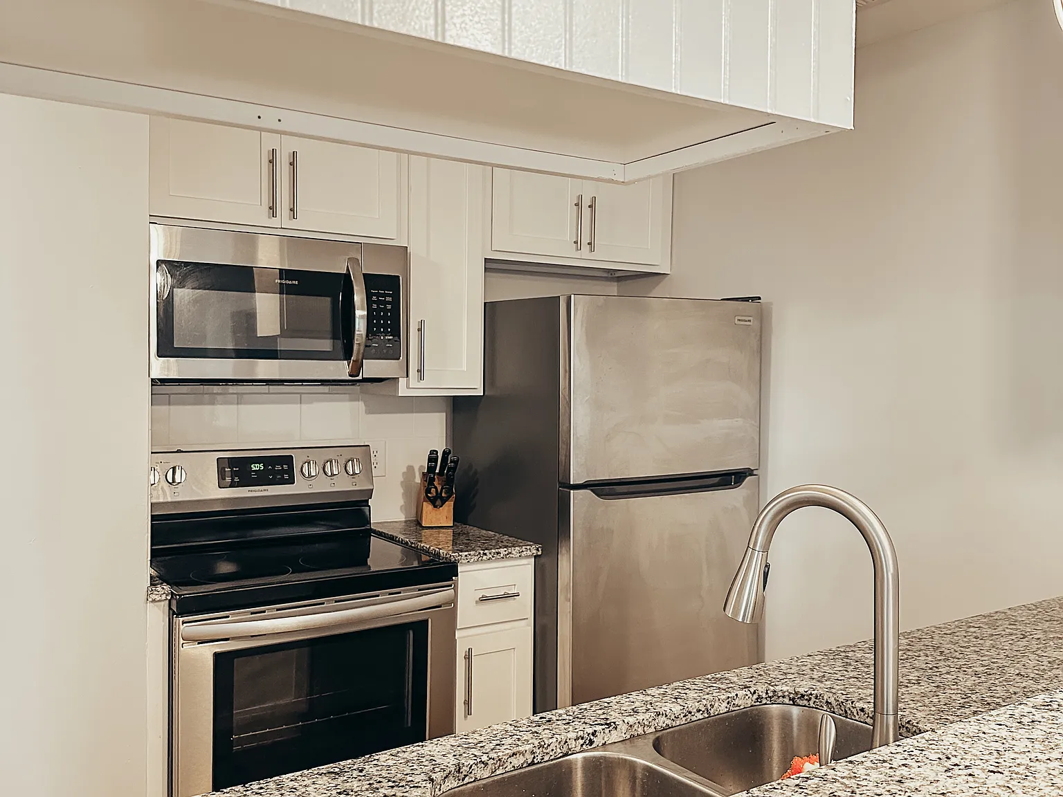 2 bed, 855 sqft, $1,800 — Photo 2