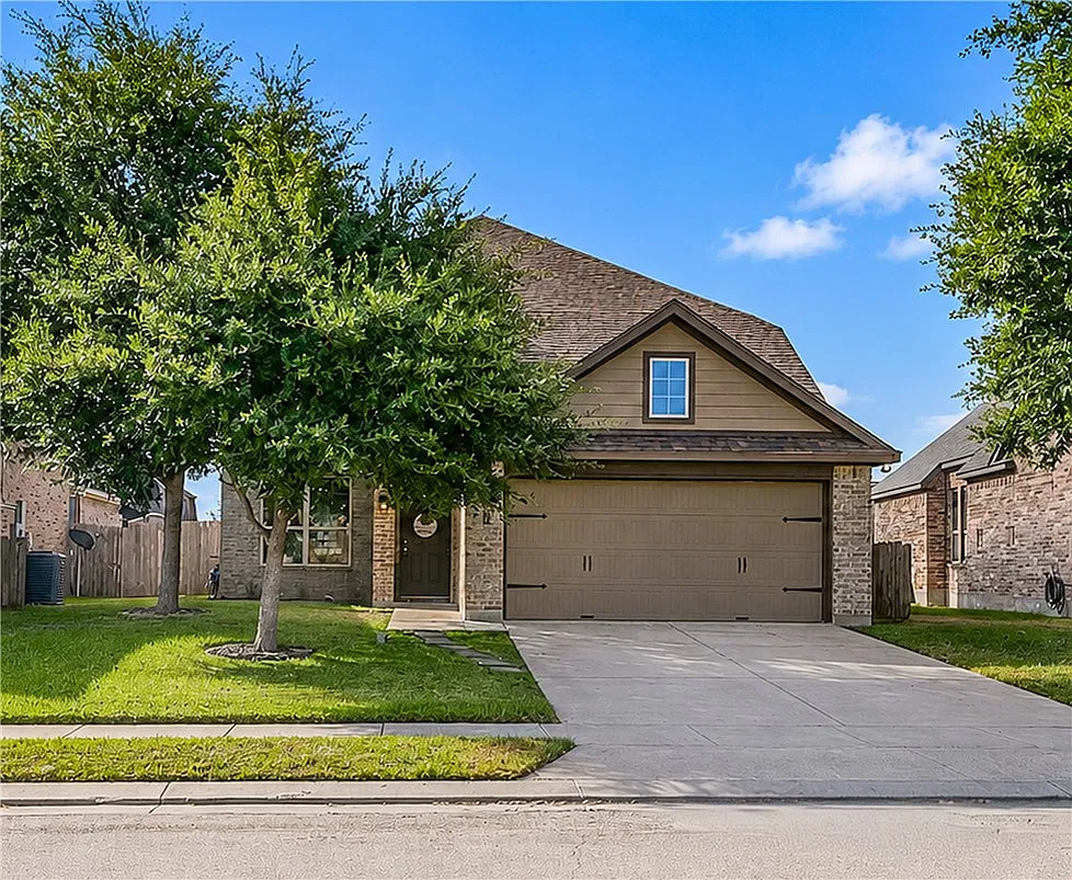 4 bed, 2.5 bath, 2655 sqft, $2,900 — Photo 1