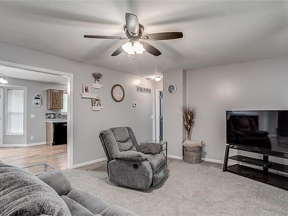 4th image of 19310 Diamond Ln
