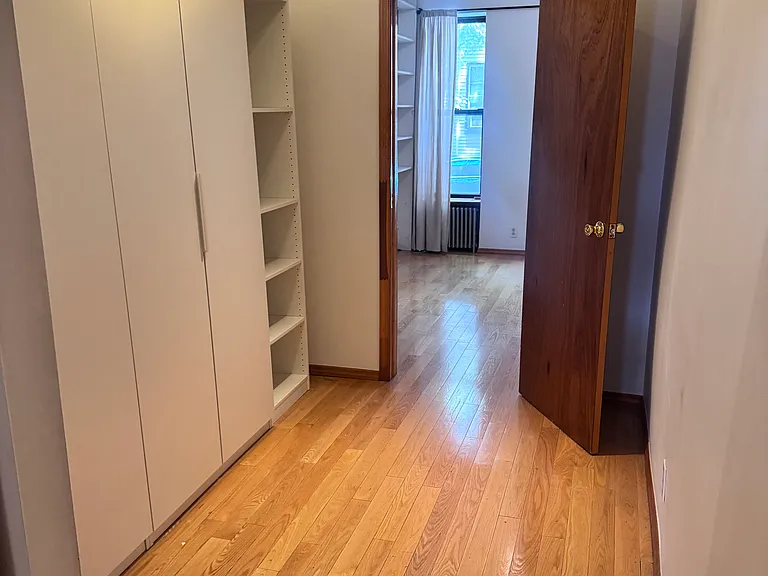 129 Guernsey St #1R — Photo 10