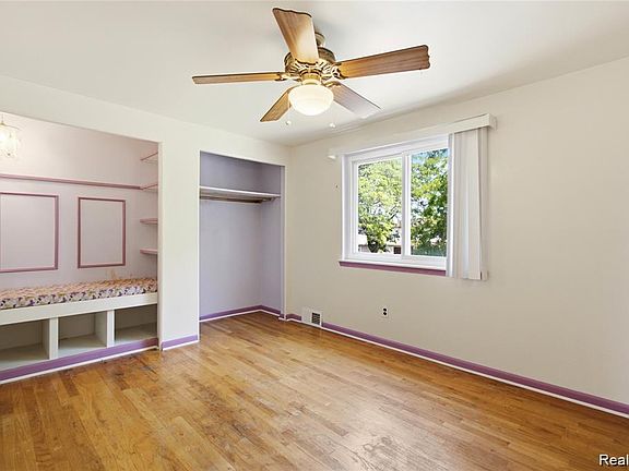 3rd image of 29305 Bon Mar Dr