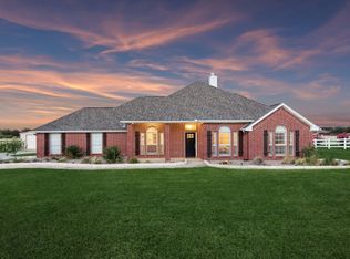 10332 Round Hill Rd, Fort Worth, TX 76131