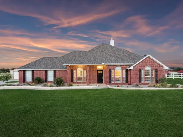 10332 Round Hill Rd, Fort Worth, TX 76131