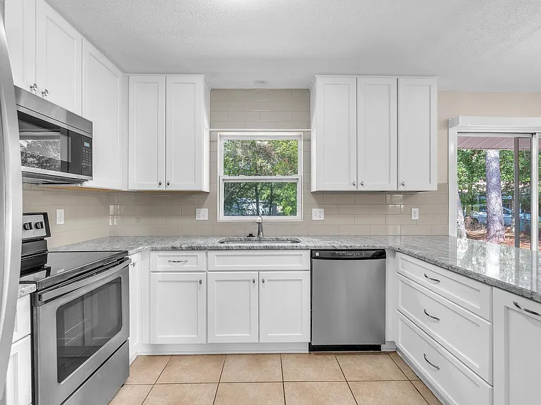 385 Lincoln Ave — Photo 16