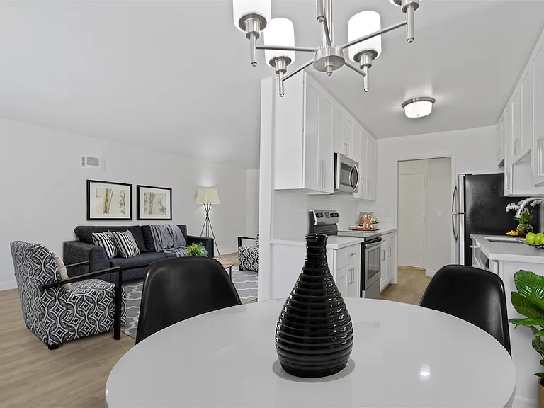 Bentley Avenue Apartments — Photo 53