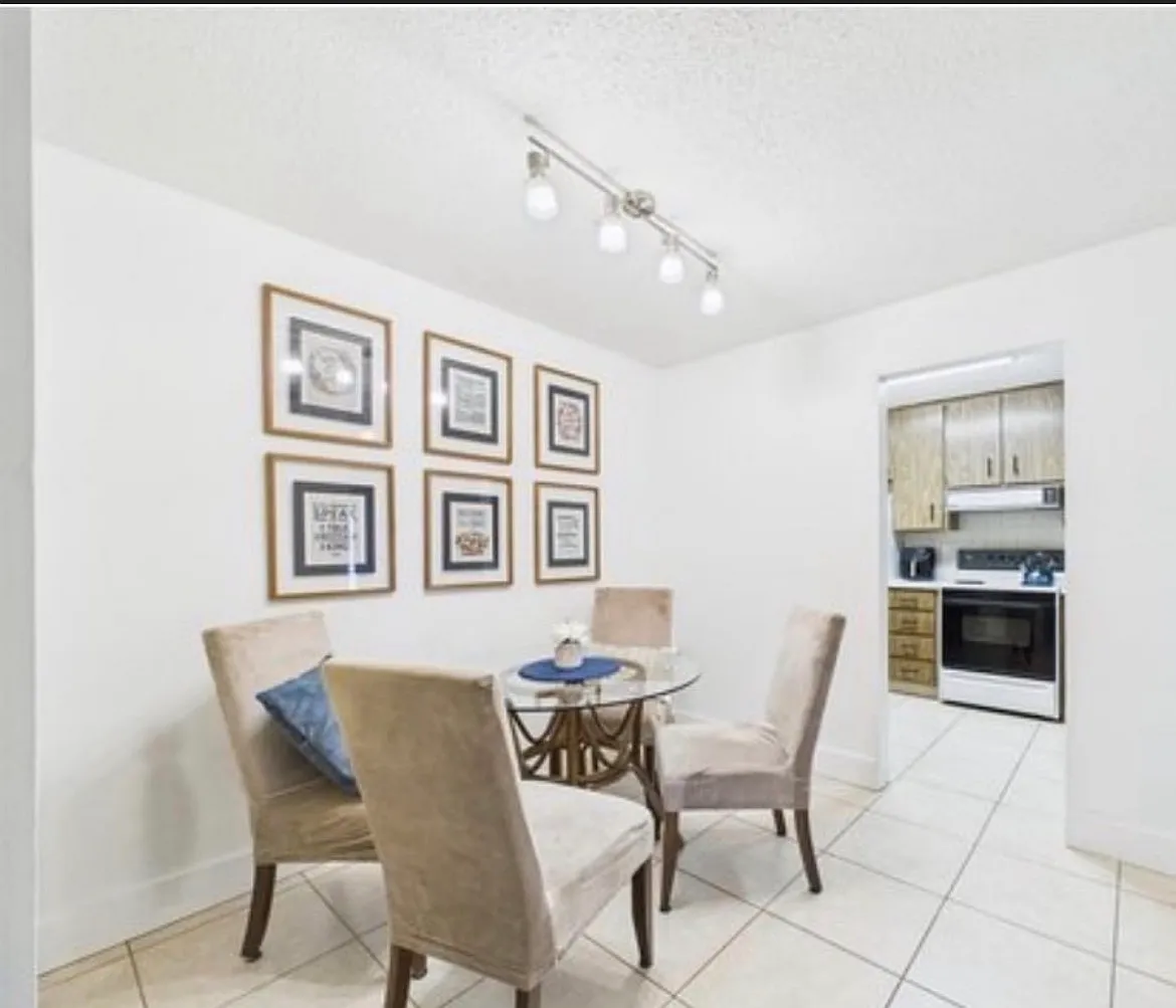 2 bed, 905 sqft, $1,900 — Photo 3
