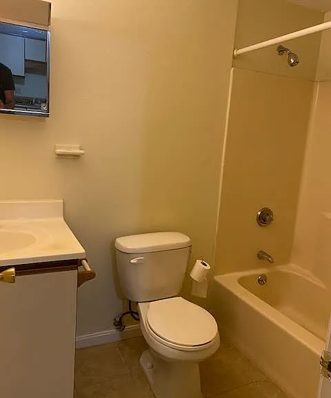 260 Spring Circle Apartments — Photo 4