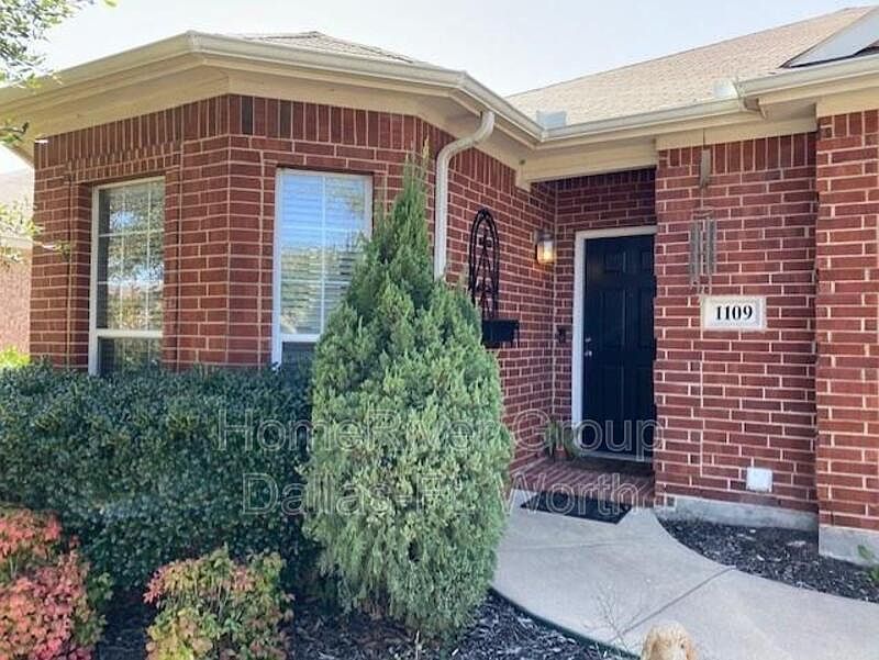 1st image of 1109 Sweetwater Dr