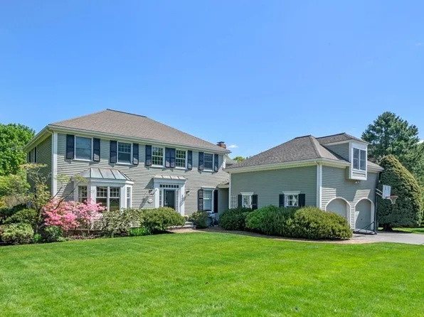 8 Riverside Dr, Marblehead, MA 01945