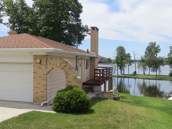 3rd image of 118 Camelot Ct
