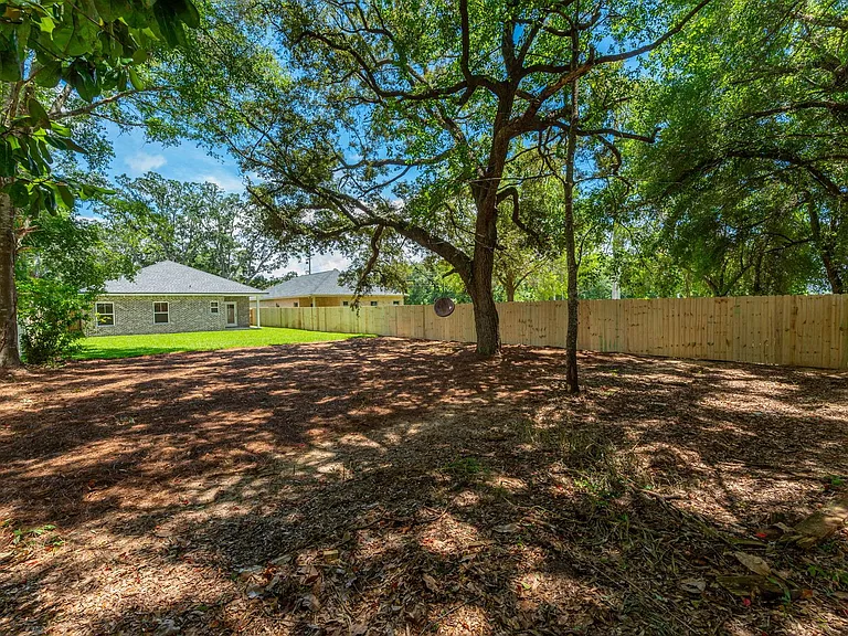 1404 Hickory St — Photo 42